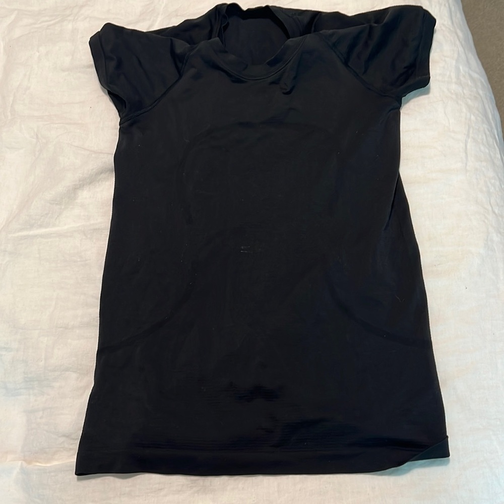 shirt sleeve Lululemon tee black size 4